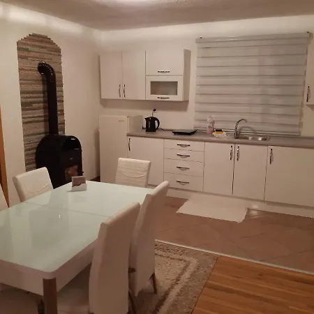 Apartman Volijak * يايتشه