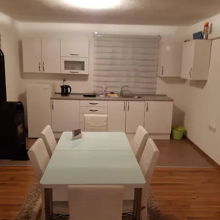 Apartman Volijak شقة